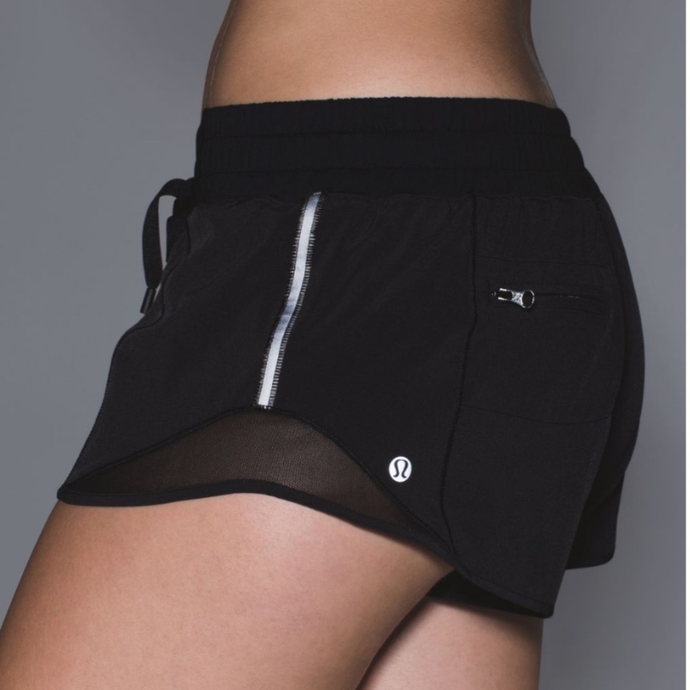 Lululemon Hotty Hot Short Black (First Release) *2.5" size 6